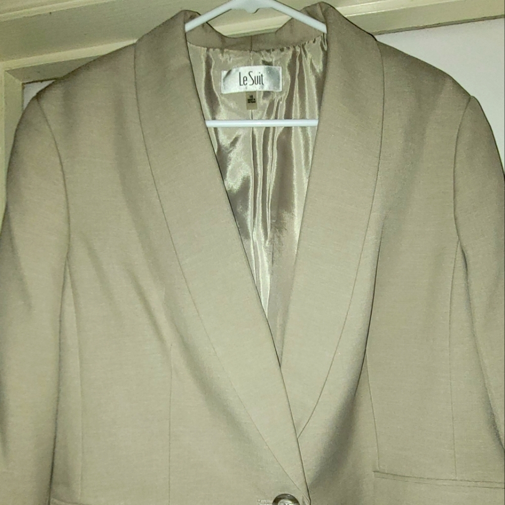 Le Suit Women's Business Suit